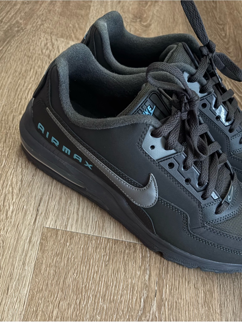 Nike Men's Black and Gray Air Max Sneakers with Teal Accents - Picture 7 of 7
